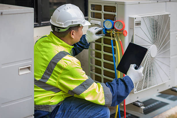 Professional Hvac Installation technician working in Creve Coeur, MO